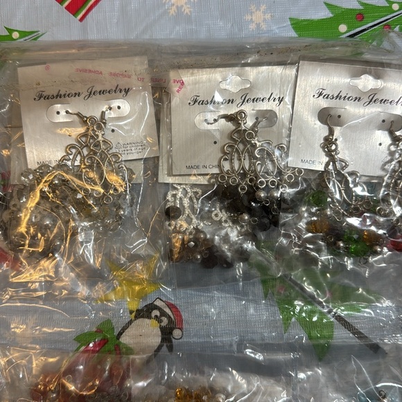 Mix and Match 5/$10 Boutique Earrings: Studs or Dangling - Picture 8 of 8